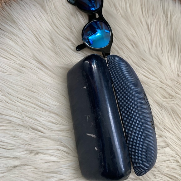 Maui Jim Black Polarized Sunglasses With Reflective Blue Lenses - Picture 14 of 16